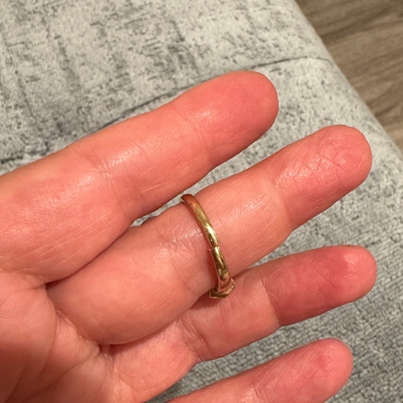 10K Yellow Gold Peridot Ring Size 7 - Picture 7 of 8